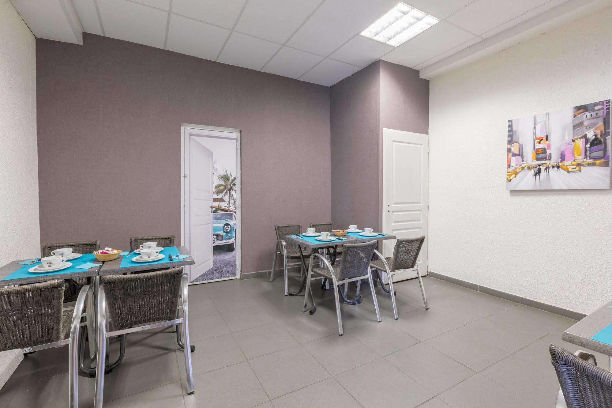 Alp'Hotel Voreppe Bagian luar foto
