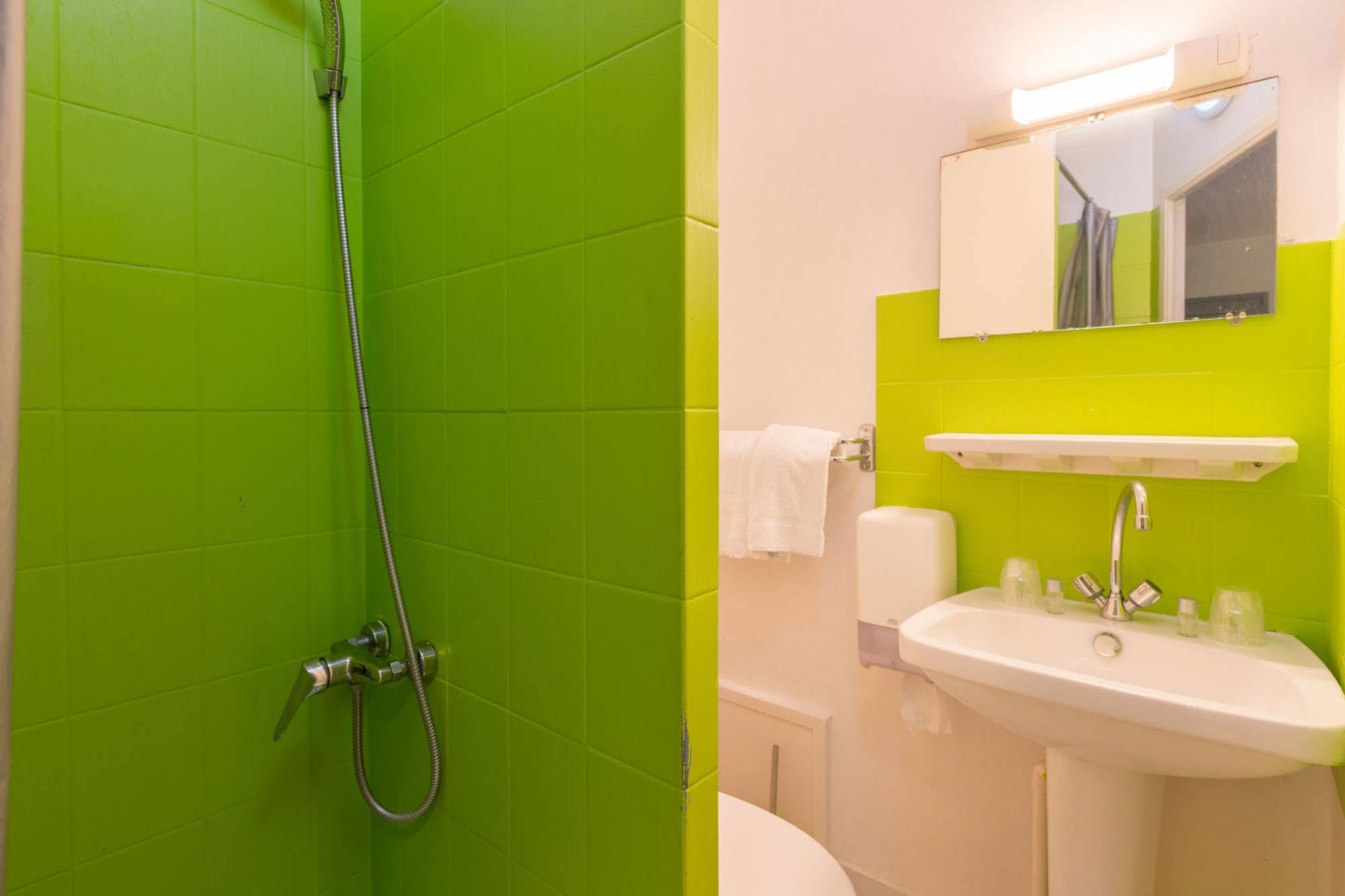 Alp'Hotel Voreppe Bagian luar foto