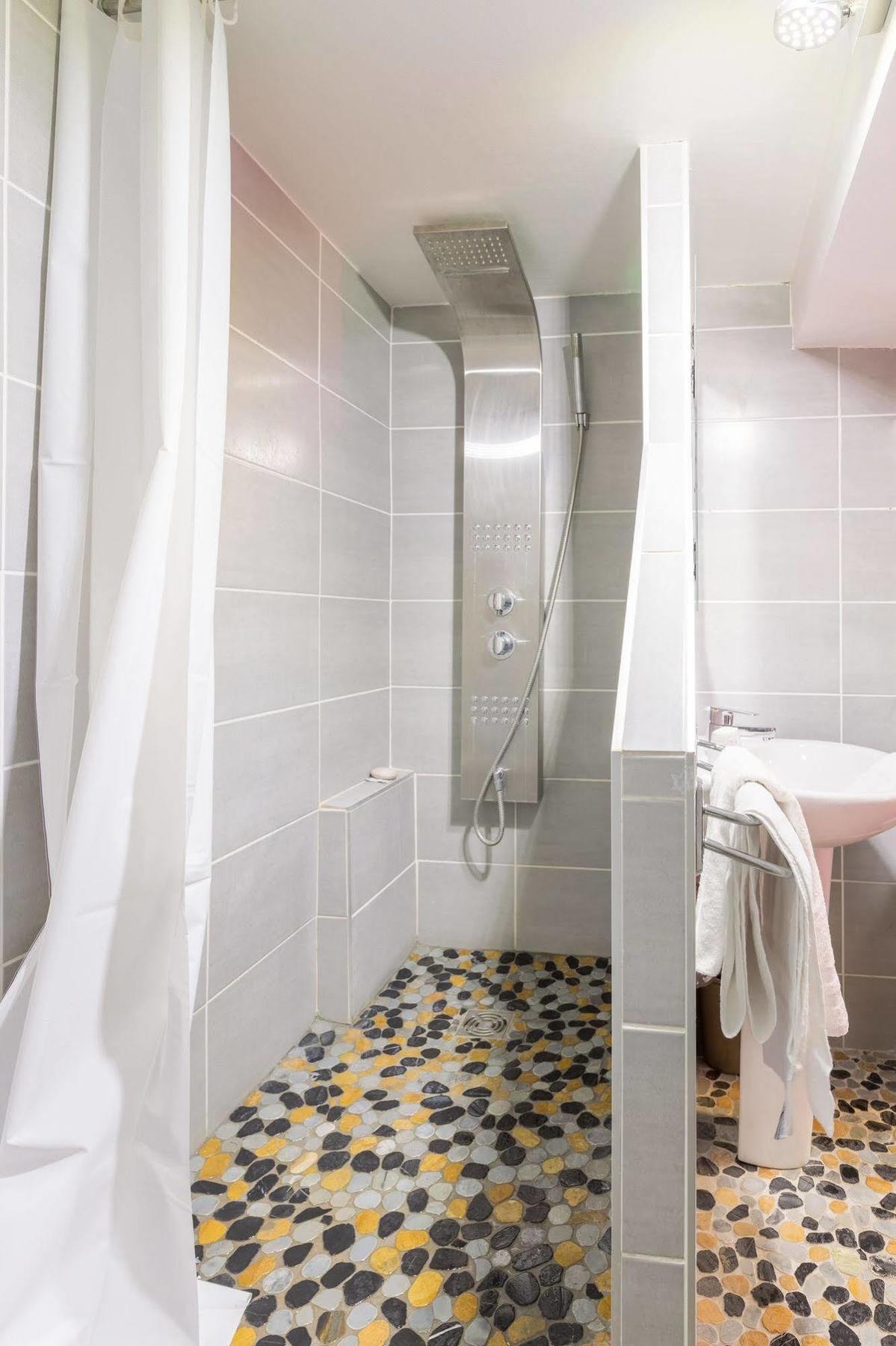 Alp'Hotel Voreppe Bagian luar foto