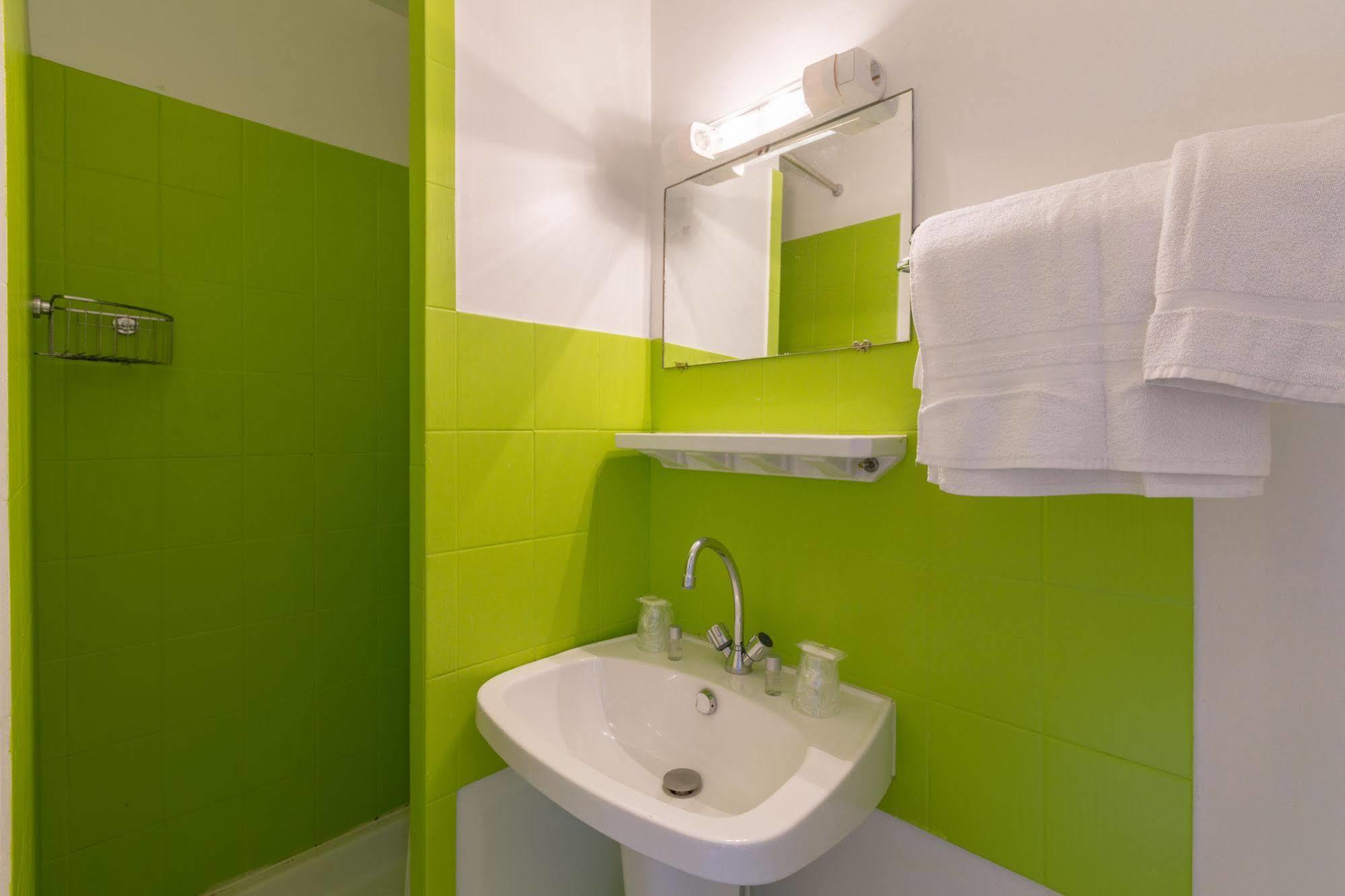 Alp'Hotel Voreppe Bagian luar foto