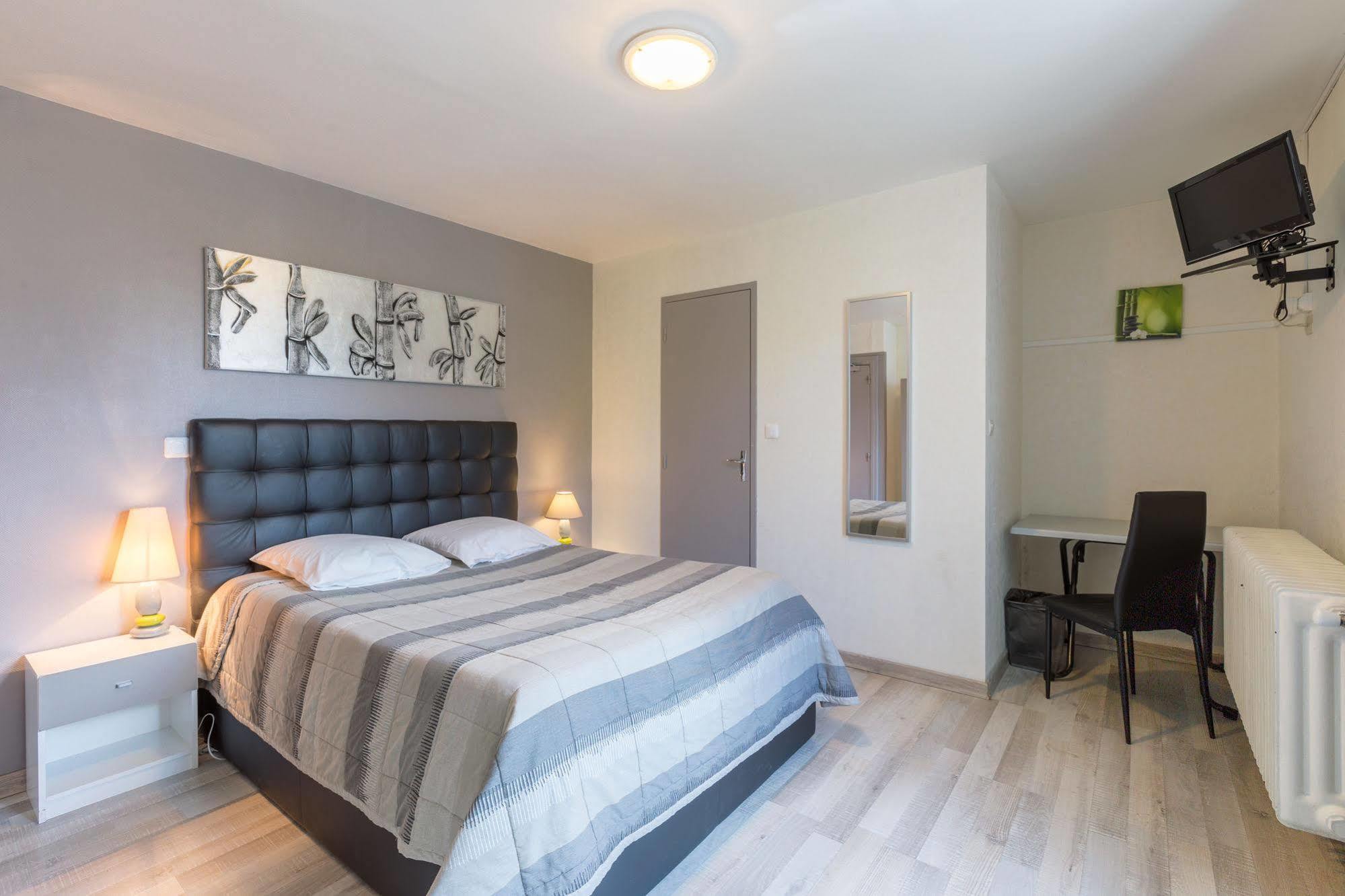 Alp'Hotel Voreppe Bagian luar foto