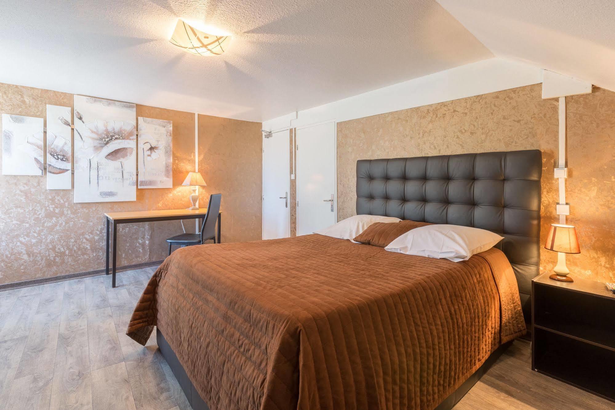 Alp'Hotel Voreppe Bagian luar foto